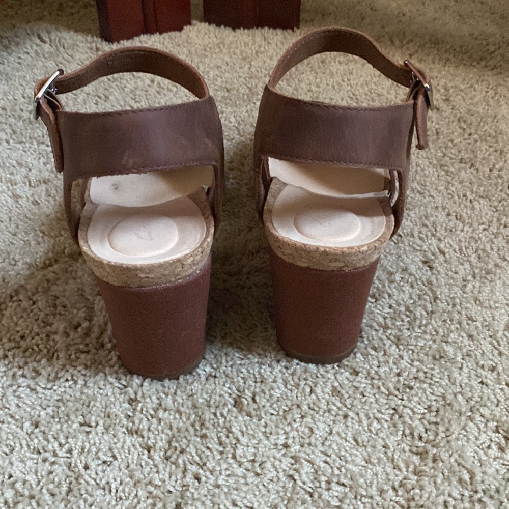 Rarely worn Clarks wedges - Picture 3 of 6